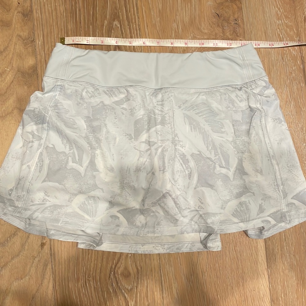 LuLulemon tennis skirt size 6 tall
